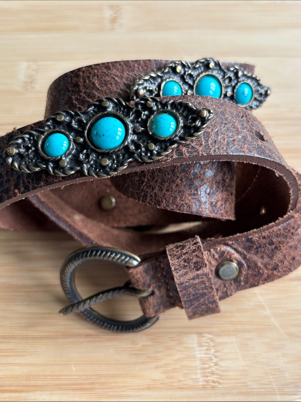 VESTERO moda brown leather belt with turquoise stone accents